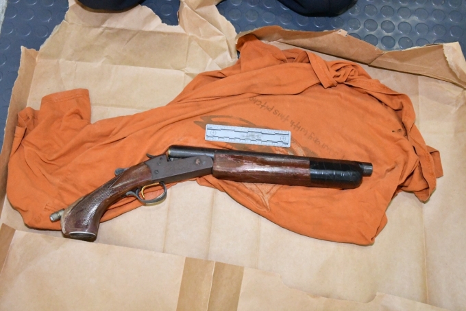 Le fusil de chasse Remington modifié trouvé dans le sac à dos du plaignant. Il s’agissait d’un modèle à un coup, de calibre 12.