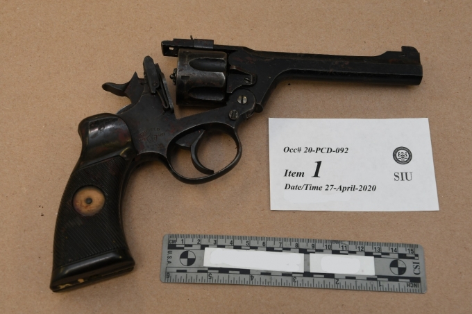 Figure 1 - L’arme de poing Enfield de calibre .38 trouvée sur les lieux.