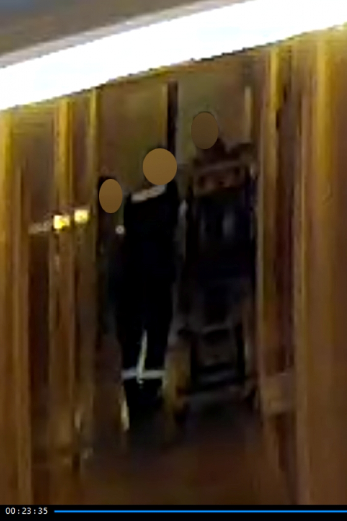 Figure 6 – Une image de l’enregistrement vidéo du système de sécurité qui montre la TC no 7 entrant dans son appartement.