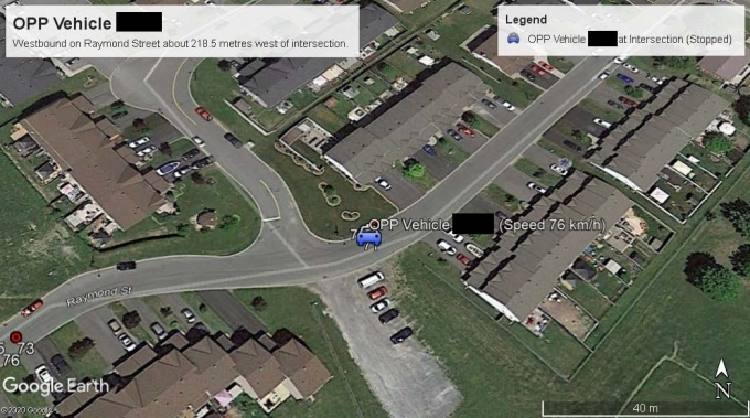 Figure 3 – Image de Google Earth Pro qu’on a modifiée pour illustrer le véhicule de la Police provinciale à environ 220 mètres à l’ouest de l’intersection, juste avant la courbe en S vers la droite