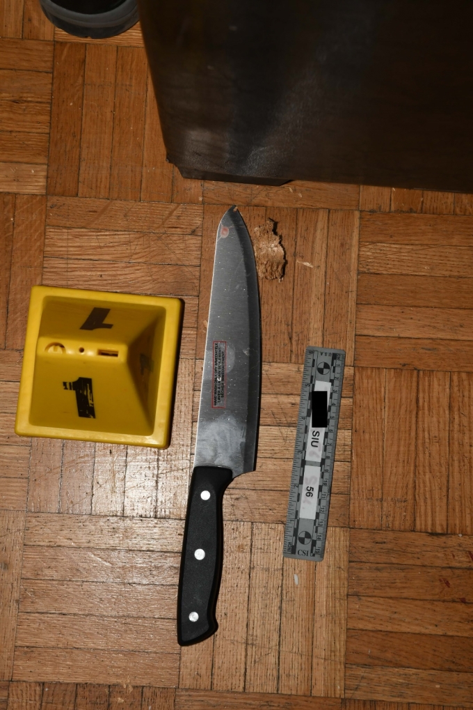Figure 3 – Couteau doté d’une lame de 20 centimètres trouvé à l’intérieur du logement.
