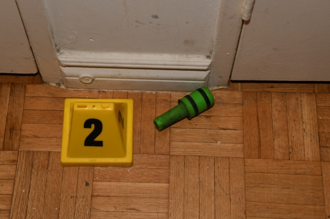 Figure 4 – Un des cinq projectiles d’arme ARWEN trouvés dans le salon.