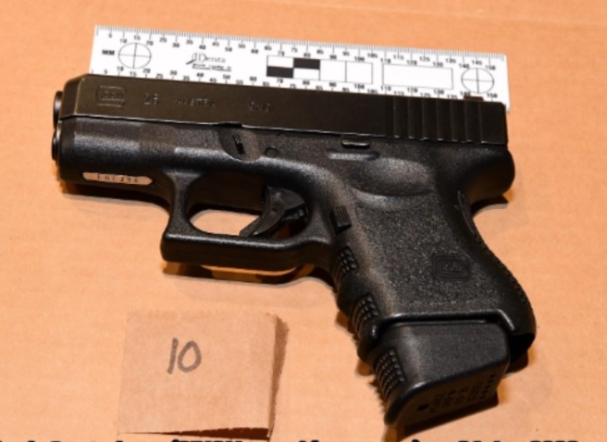 Figure 4 – Le pistolet Glock retrouvé près du plaignant