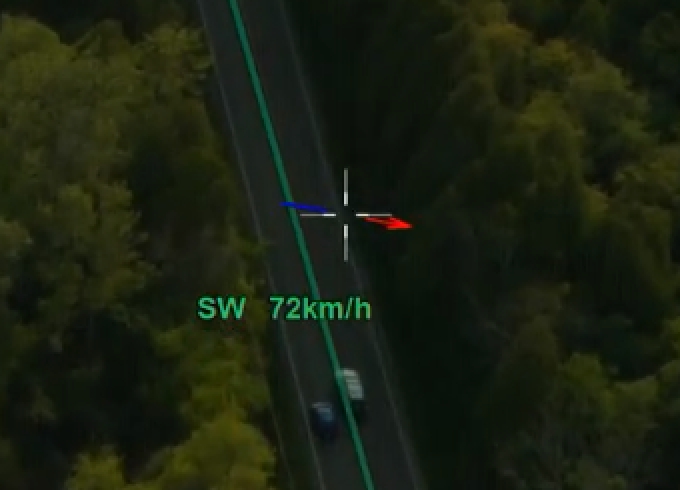 Figure 4 — Capture d’écran des images aériennes montrant la Nissan bleue alors qu’elle entreprend de dépasser le véhicule de l’AI.