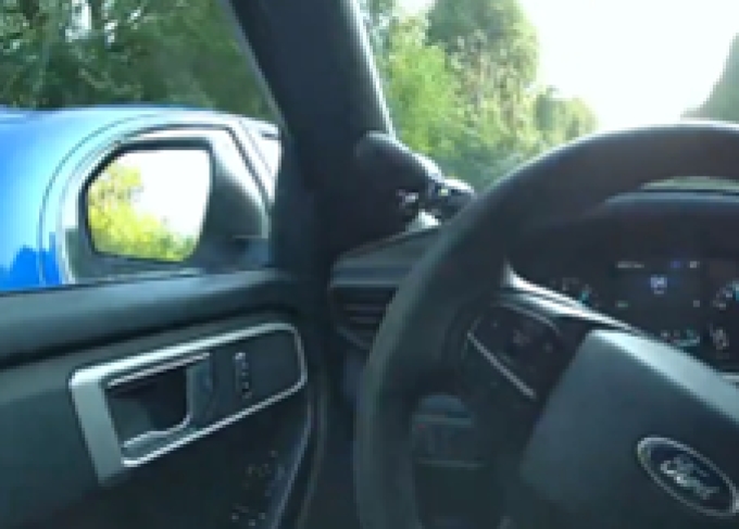 Figure 8 — Capture d’écran des images captées par la caméra d’intervention de l’AI montrant le moment approximatif où le véhicule de l’AI est entré en contact avec la Nissan.