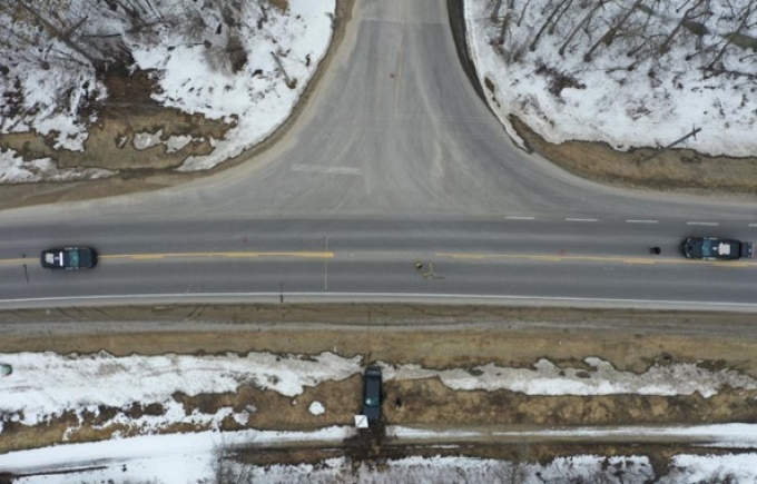 Figure 1 ̶  Image captée par drone de la Police provinciale de l’Ontario au carrefour en T à l’intersection entre Wellington Road 18 et Fourth Line