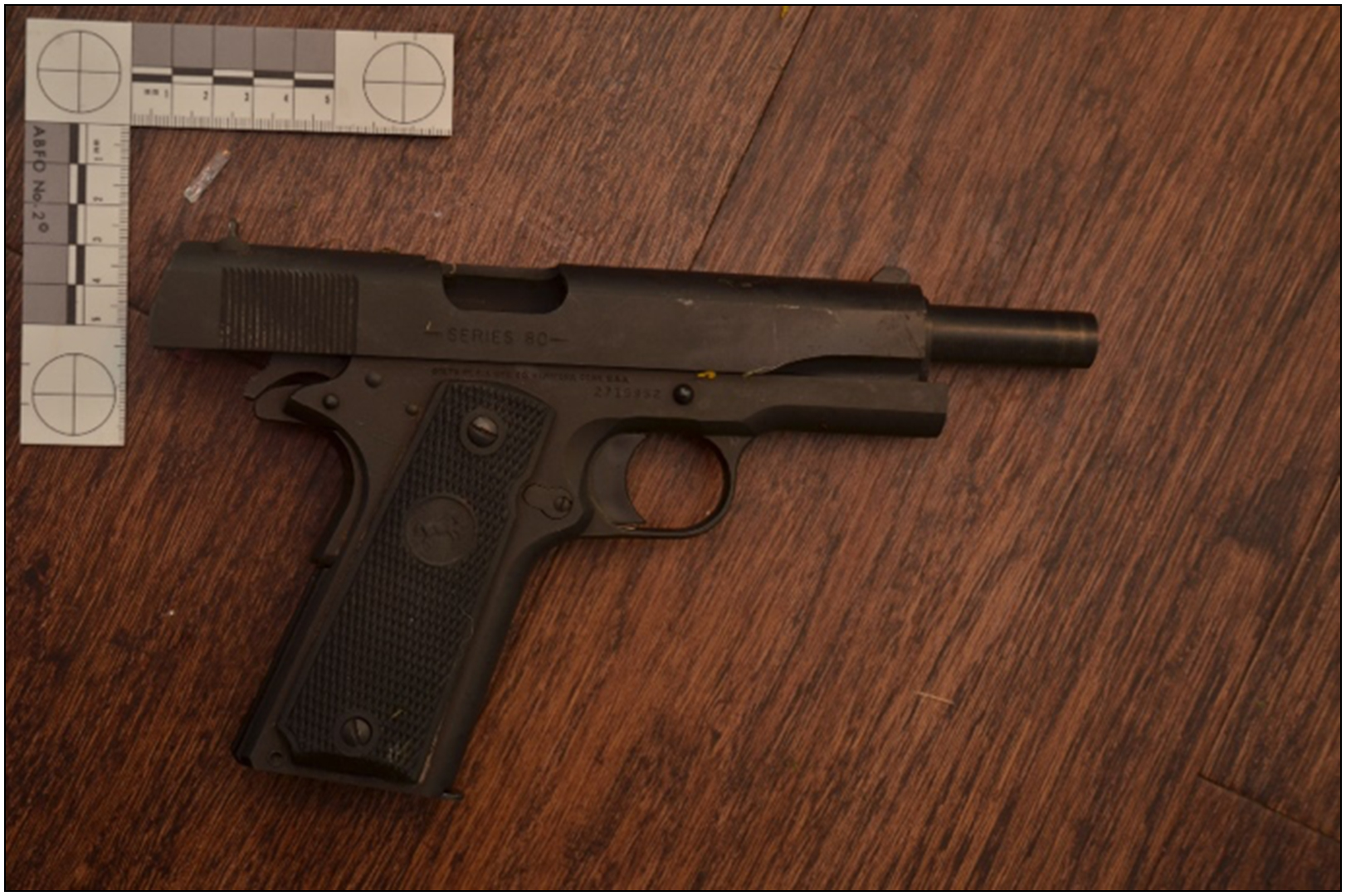 Colt de calibre de calibre 45 trouvée