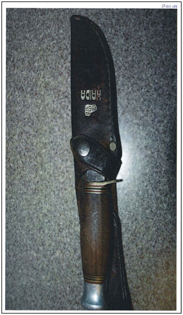 Photographie du couteau que le plaignant avait dans la taille de son pantalon à l’arrière.