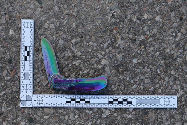 Image 3 — Couteau trouvé sur les lieux