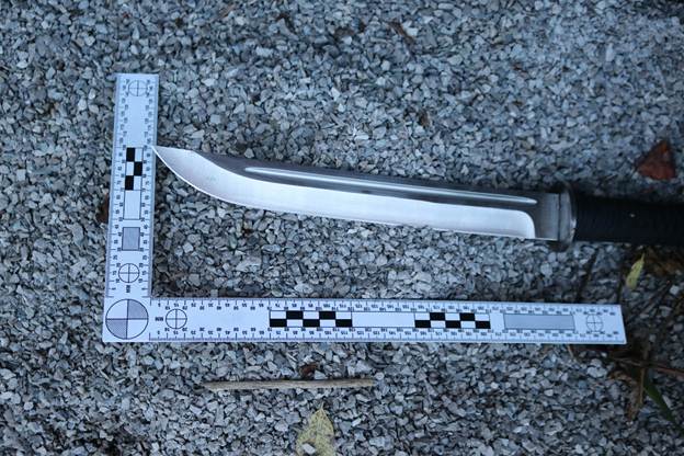 Image 4 — Couteau trouvé sur les lieux