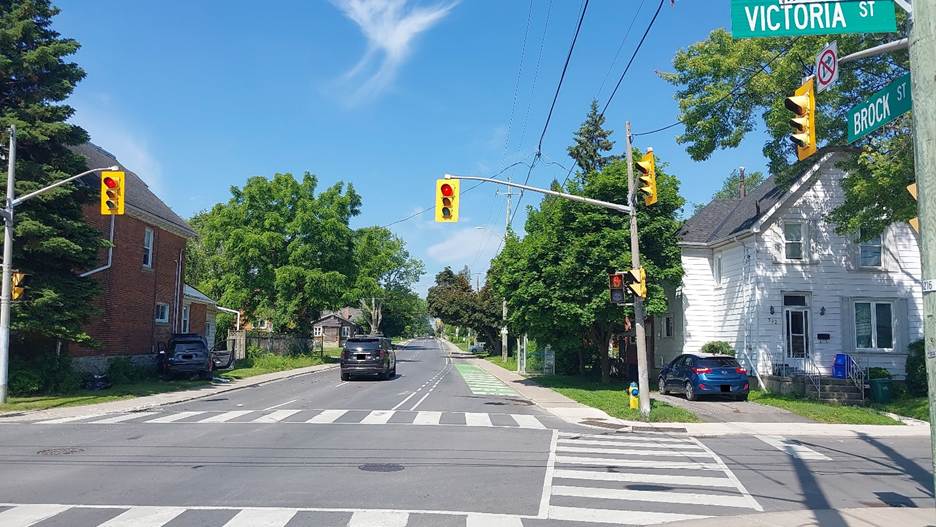 Photograph of the intersection at Brock Street and Victoria Street in Kingston (Source: KP)